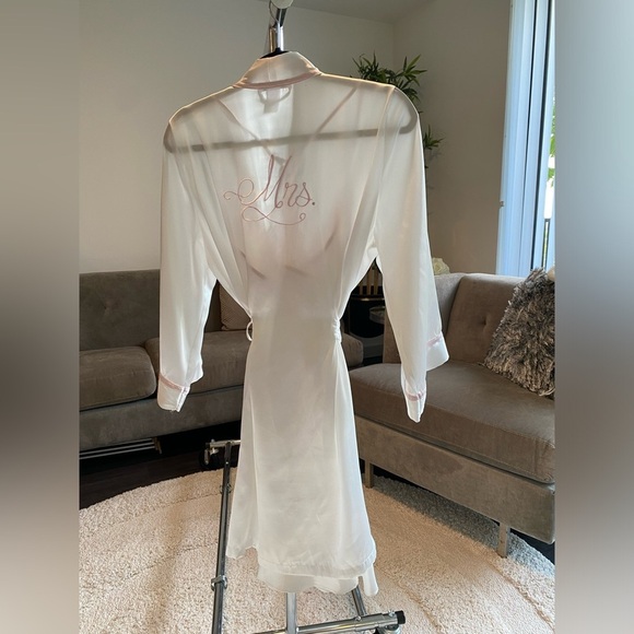 White and Pink Mrs. Robe with Chemise Set Size Medium Linea Donatella - Picture 3 of 14